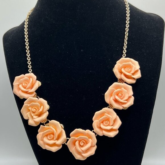 3/$30 🍂 Peach Roses Statement Chocker - Picture 1 of 4